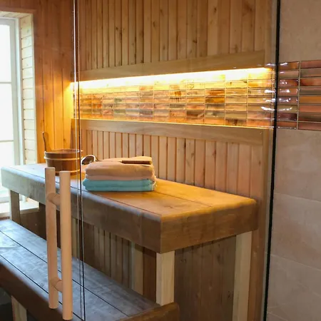 Retrovisiit Kirsi, Tiina Ja Roosi Apartamento