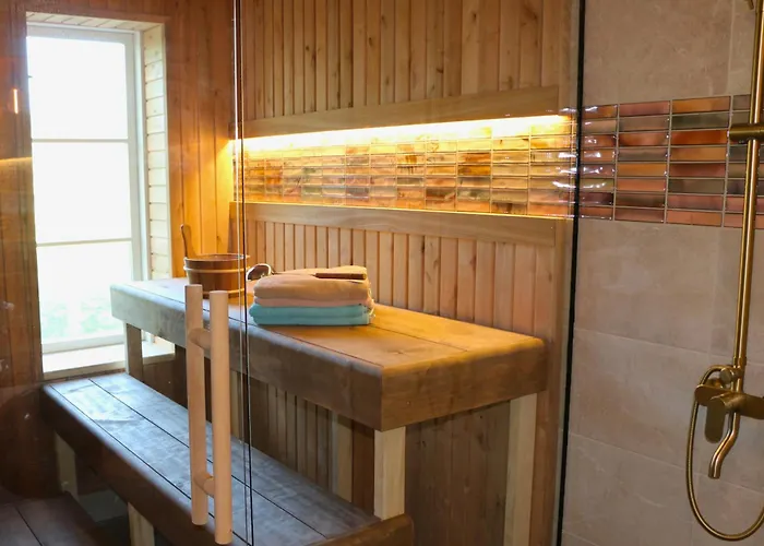 Retrovisiit Kirsi, Tiina Ja Roosi Apartamento