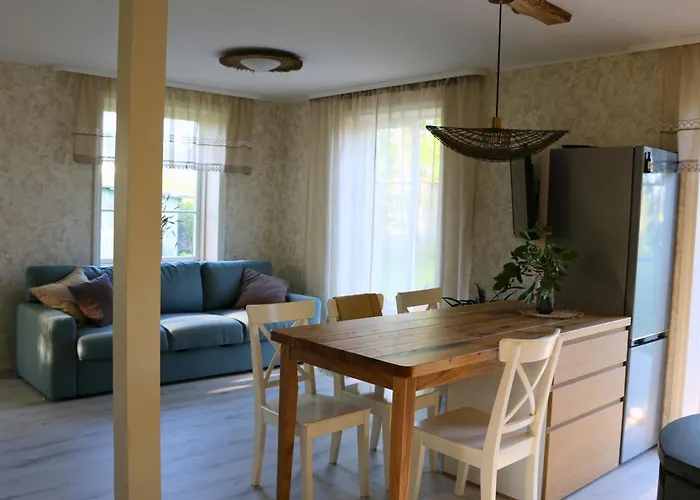 Retrovisiit Kirsi, Tiina Ja Roosi * Kärdla